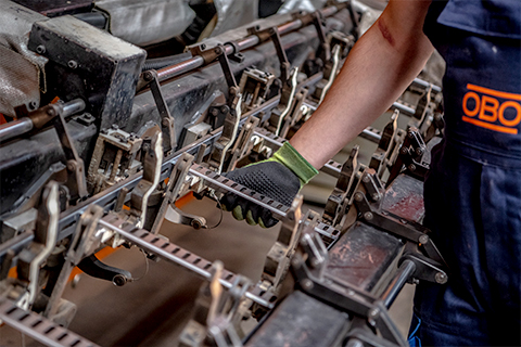  asztalos,gépkezelő